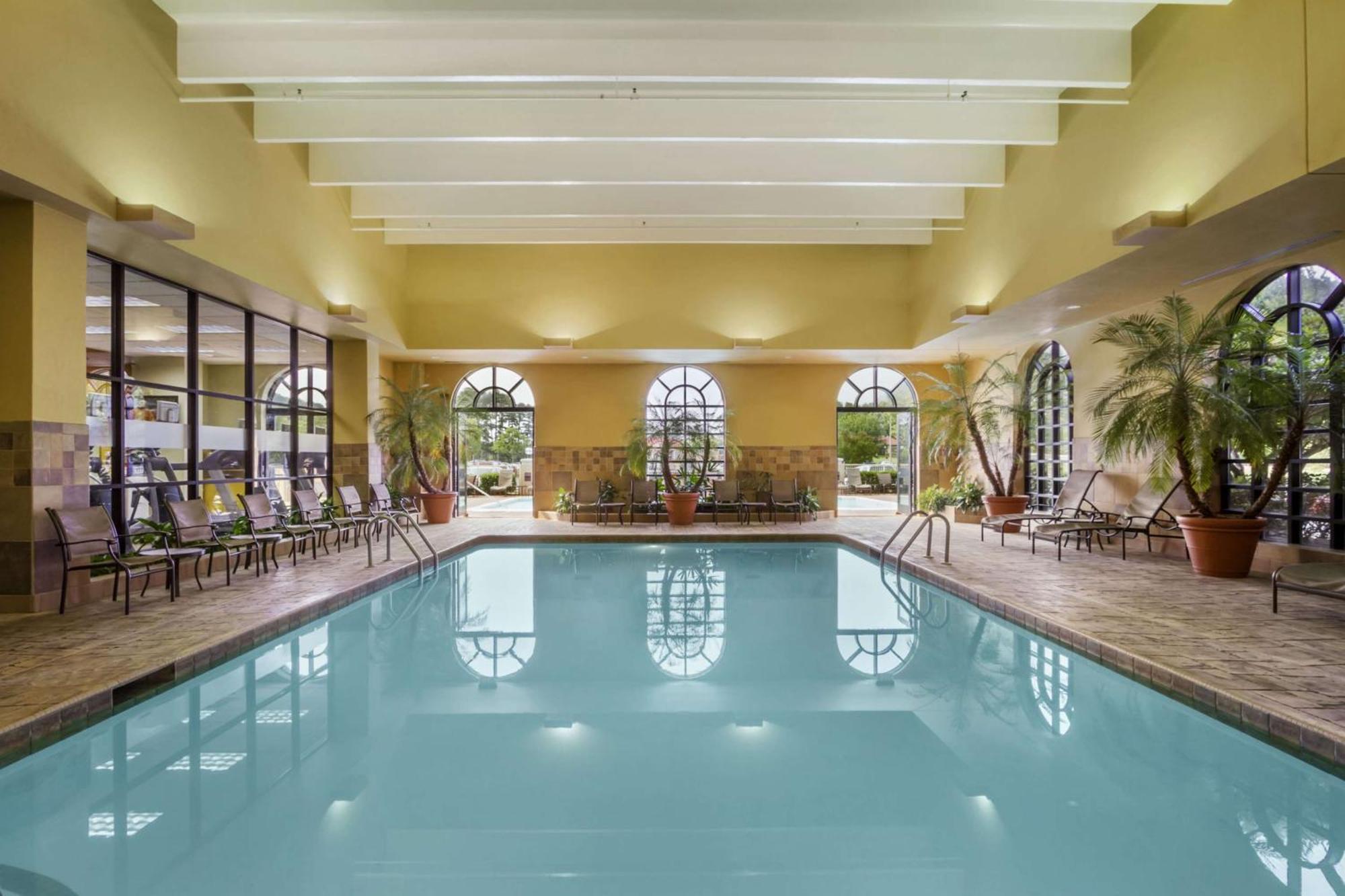 Embassy Suites Greenville Golf Resort & Conference Center Ngoại thất bức ảnh